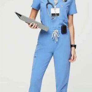 Figs Women's Scrubs Jogger Set